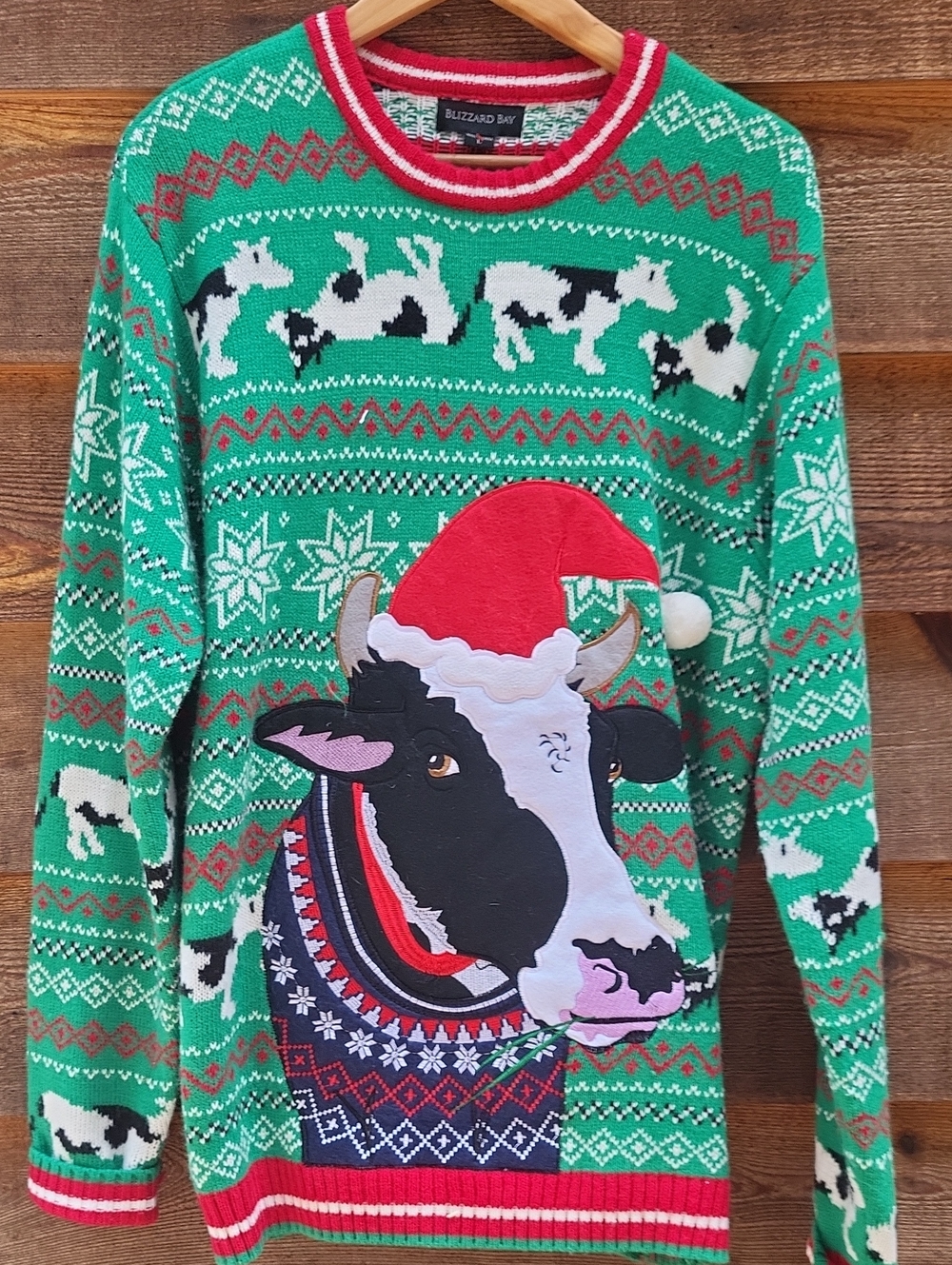 Blizzard Bay Men’s Green Holiday Cow Crewneck Sweater large